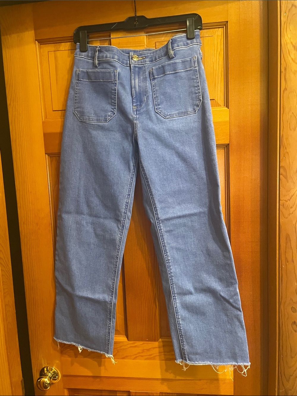EUC Lilly Pulitzer Light Blue Cropped Jeans with Raw Hem